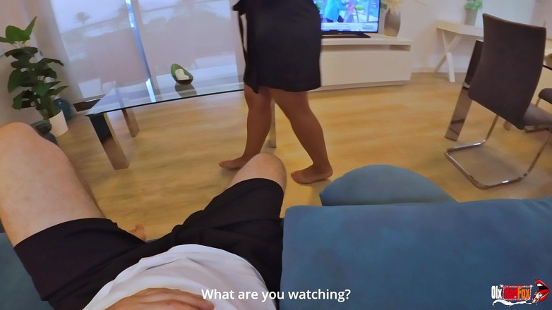 OlxRedFox: Styvmamma kommer på soffan till sin styvson för att koppla...