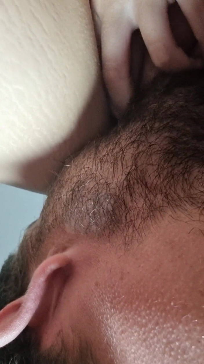 HornyPussy2018: Пизду їдять і пукають на його обличчі