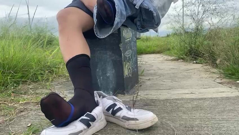 Mr Feet Colombia: Macho deixa o escritório e troca de sapatos para ir...