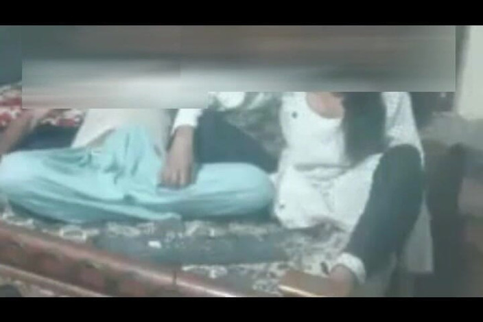 tarelgc: Pasangan pakistan lagi asik seks anal dan ngentot memek mereka...