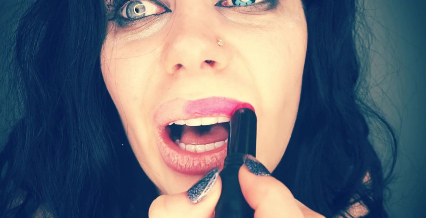Goddess Misha Goldy: Meu batom impuro para nós dois!