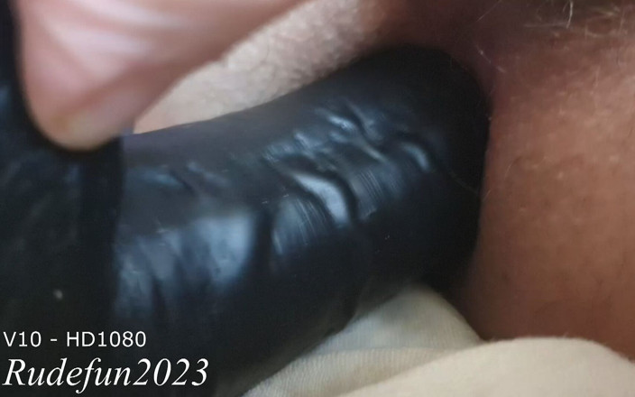 rudefun2023: Crossdresser Zblízka anální šukání hračky a sperma ve spodním prádle