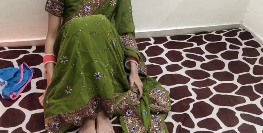 Saarabhabhi6: Hindi sexgeschichte rollenspiel - indische heiße stiefmutter hat sex mit stiefsohn...