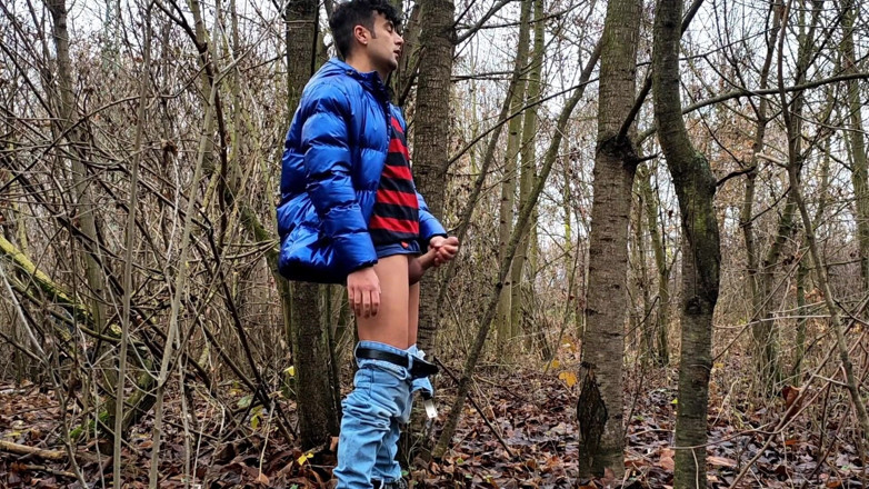 Idmir Sugary: Middle Eastern Young Guy with Thick Dick Cums Outdoors