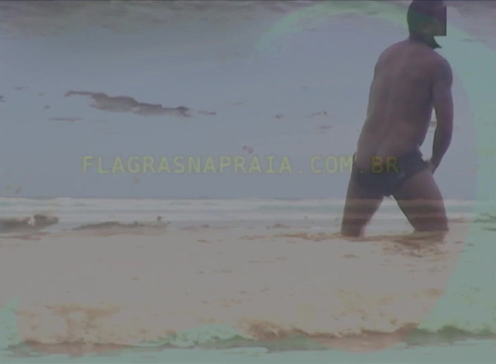 Amateurs videos: Saya dan kawan-kawan berseronok di pantai yang padat