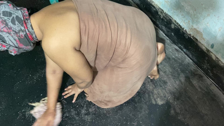 SAFI-SEXY: Une jolie petite amie desi indienne se fait baiser le...