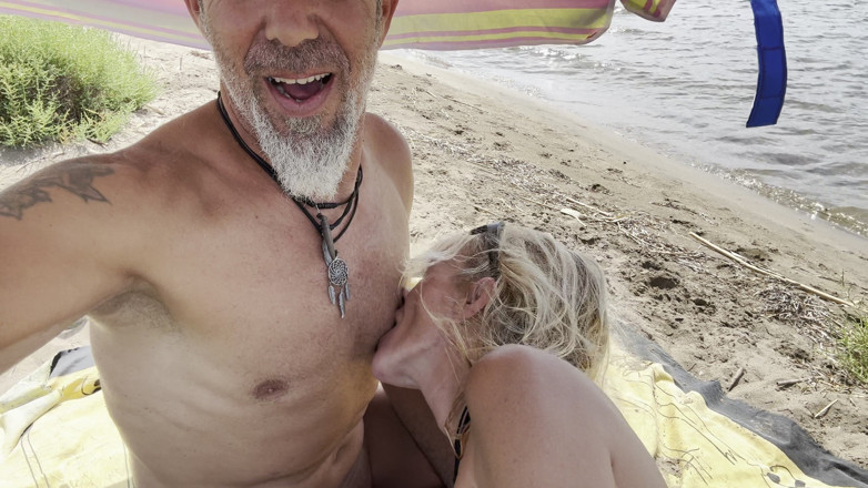 Cristina Sauvage: Leche en Mounth - mamada en la playa - ¿Cuánto puedes durar sin...