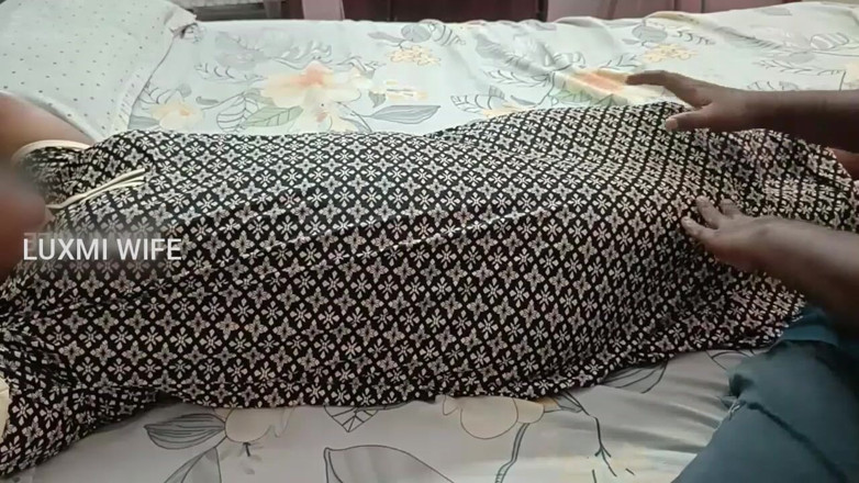 Luxmi Wife: parosi larka patni ki nagn maalish -1