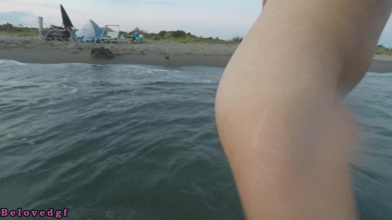 Belovedgf: Fisting sur la plage