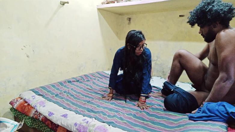 Hindi-Sex: sundar bhaartiy larki kutte shaili men chudaee ke baad land...