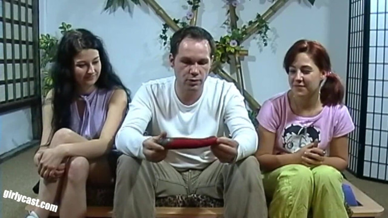 Girlycast: Celine और paulina का पहला लेस्बियन अनुभव