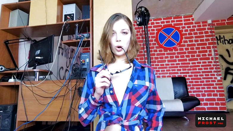 MichaelFrostPro: 18-річна тінка після коледжу робить все, щоб змусити свого хлопця кінчити