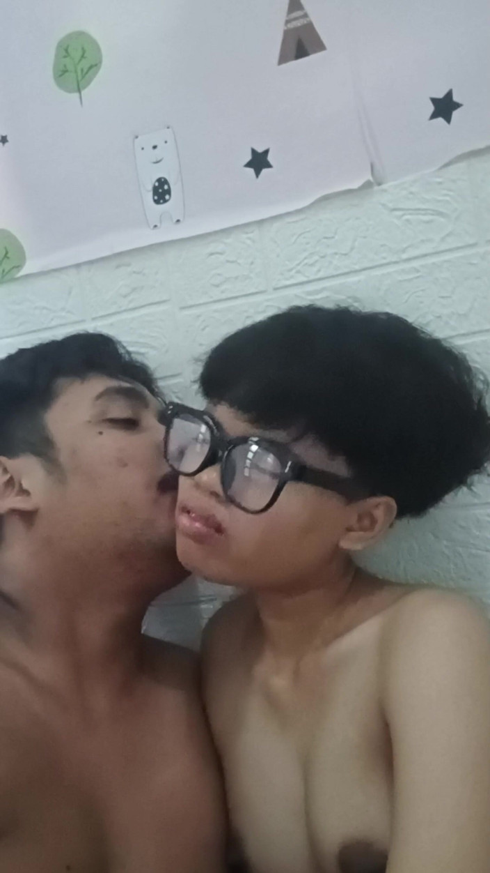 Theresia Nirvana: Un beau tomboy asiatique jusqu’à la noyade