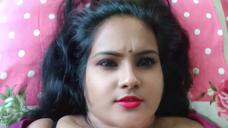 Indian Disha: Une bhabhi indienne sexy baise avec un sari desi