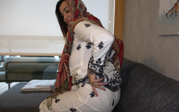 Amateur Homemade Porn: Mama Vitregă Hijab Îi Arată Fiului Vitreg Părțile Interzise Ale Corpului...