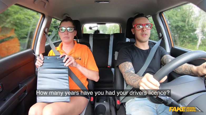 Fake Driving School: Harter sex für sexy neuen lehrer