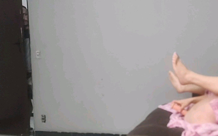 Kasallpimenta: Fiul vitreg o prinde pe mama vitregă băgând un vibrator în...