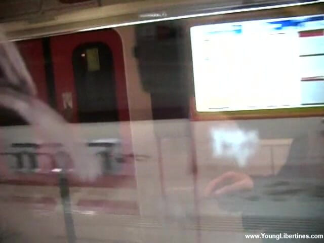 Young Libertines: Muie în metrou