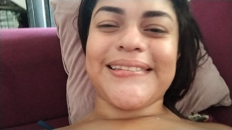 AngyAmazon: Je me doigtais la chatte et je jouais avec mes...