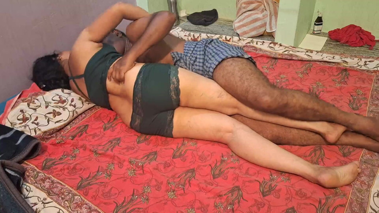 Sexy sindu: Sexy bhabhi heißes küssen-sexvideo
