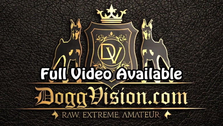 DoggVision: Un mari regarde sa femme tailler une pipe baveuse