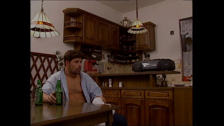 MMV films - The Original: Piękna brunetka ostro zerżnięta przez męża w kuchni