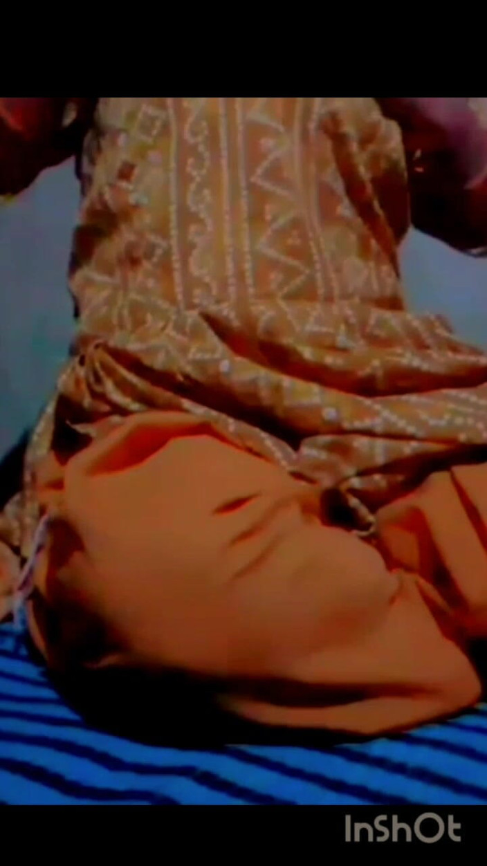 TricolorMusic3: Cette jeune fille desi a l’esprit coquin. Elle veut surprendre...