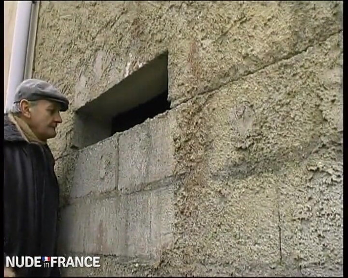 La France a Poil: Caroline vive la fantasía del autoestopista al máximo.