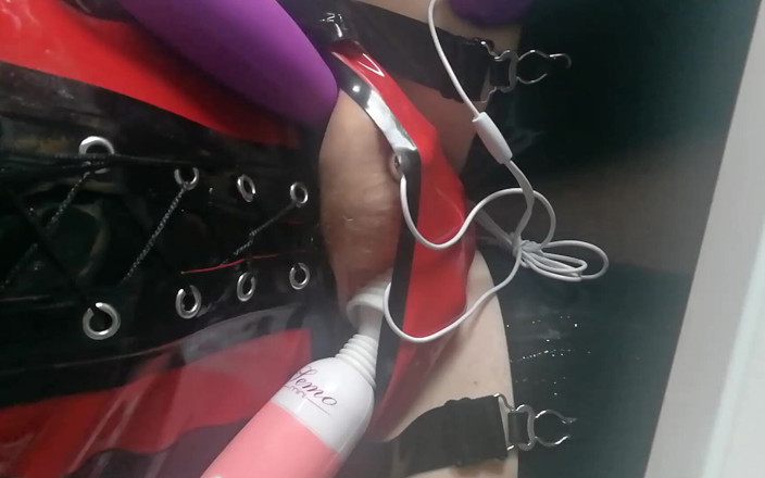 FetishPengu: Kukvibrator leksak retas med sammandragningar orgasm i latex gummikläder