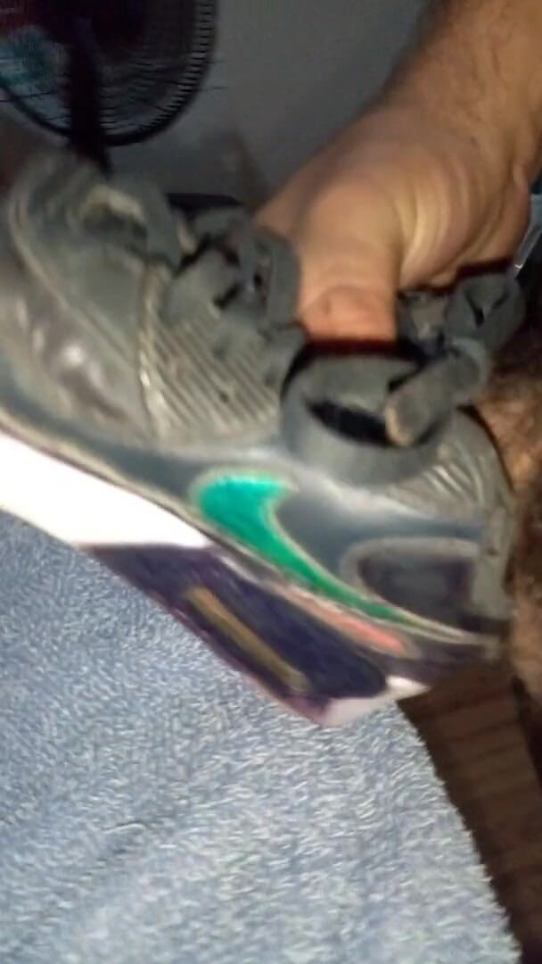Sneakerfetish_BR: Sneaker neuken en klaarkomen op mijn oude Air Max