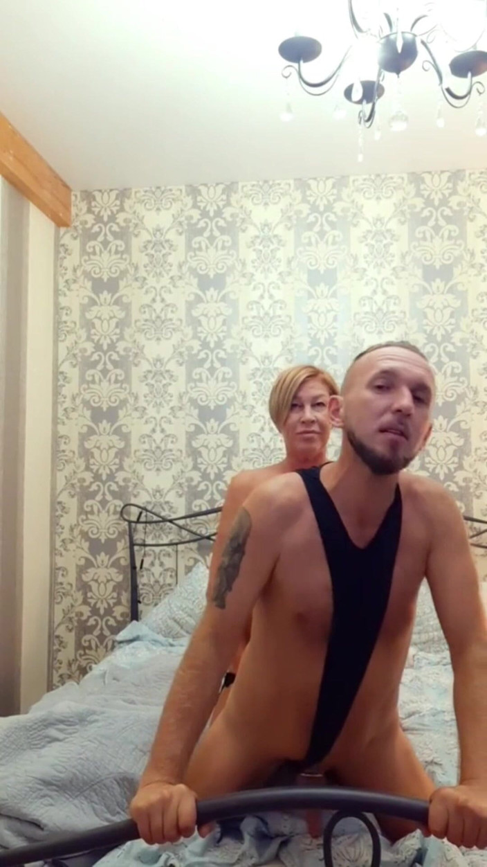 Crazyfamily 1970: Ma belle-mère me baise tous les jours