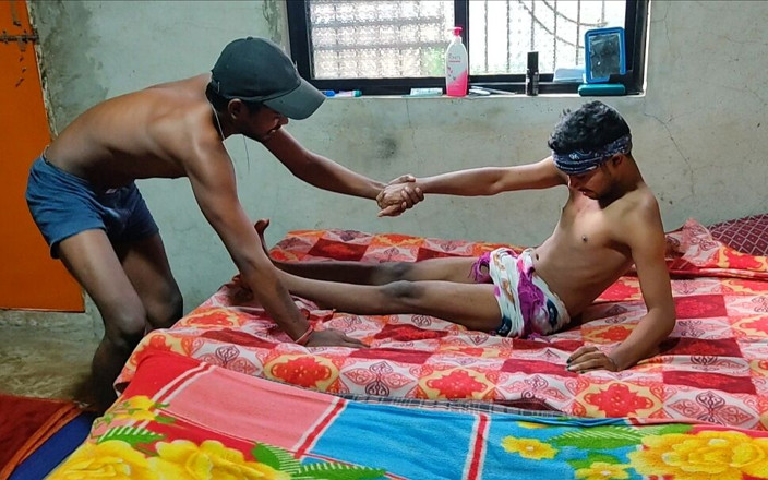 Xtremee: Un copain charmant, deux romances gays et baise sur un...