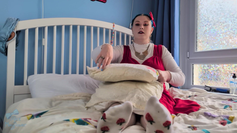 Alice_Mayflower_Scottish: Kult stóp w czerwonej sukience - Solo Girl