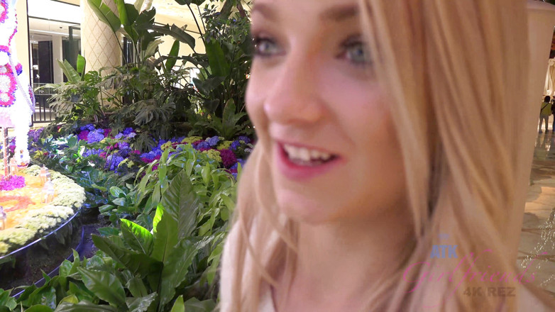 ATK Fans (Girlfriends): Virtueller urlaub in Las Vegas mit süßem teen Carmen Callaway 1/2