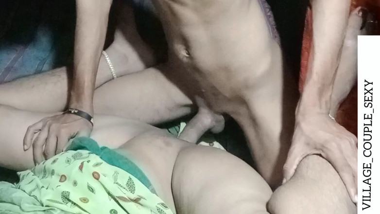 Village sexy couple Video: Poté, co švagr našel sama, ji švagr ošukal a propustil její kundičku. Úžasné...