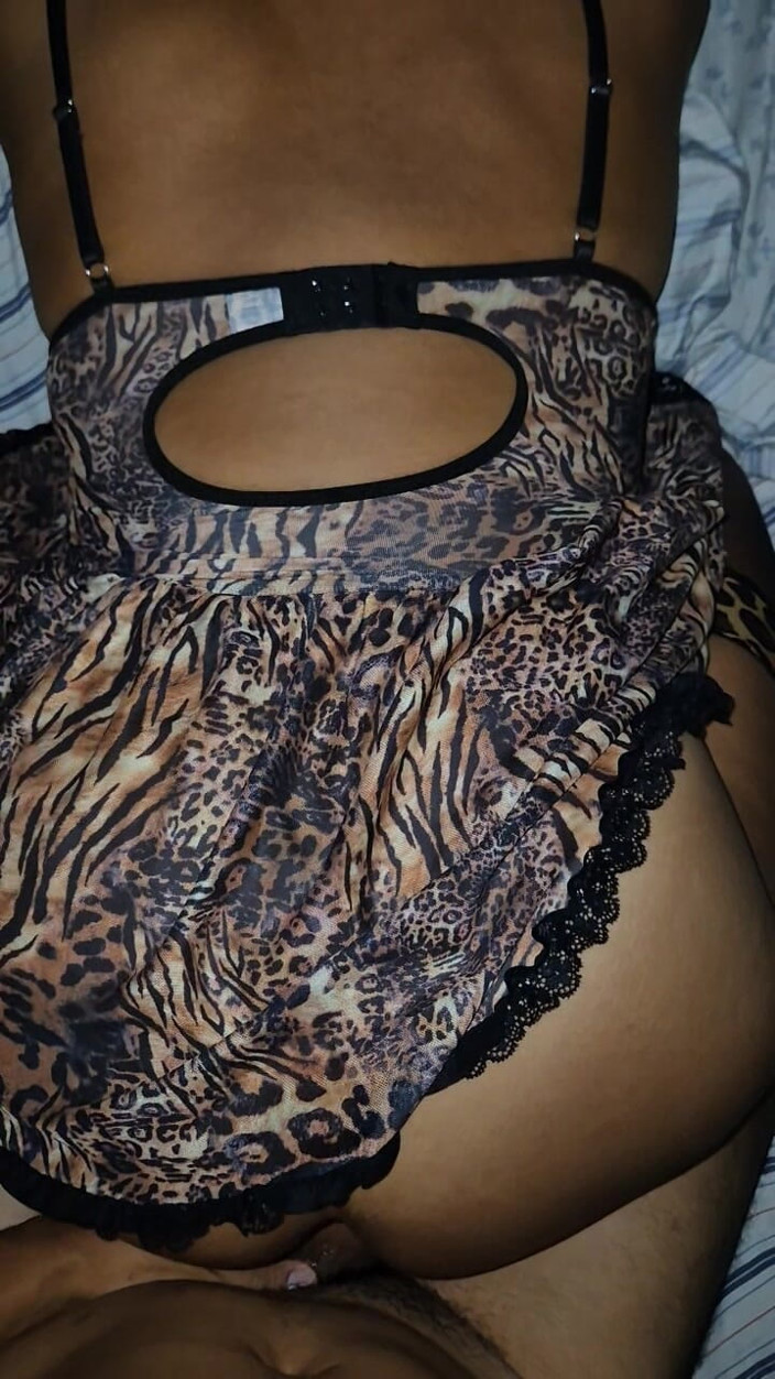 RealAmateuur: Kostümlü bir partiden sonra bir yabancı beni seksi elbisemle gördü...