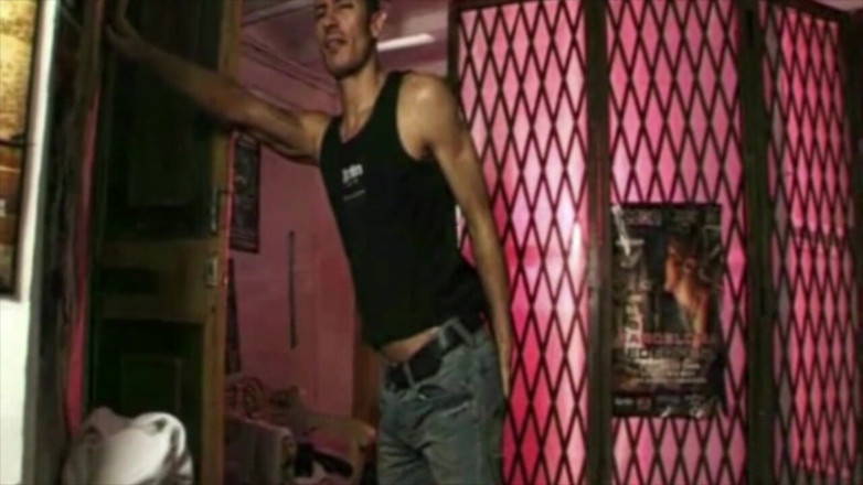 Crunch Boy: XXL land aur seks toyaj ke saath akele sidhe