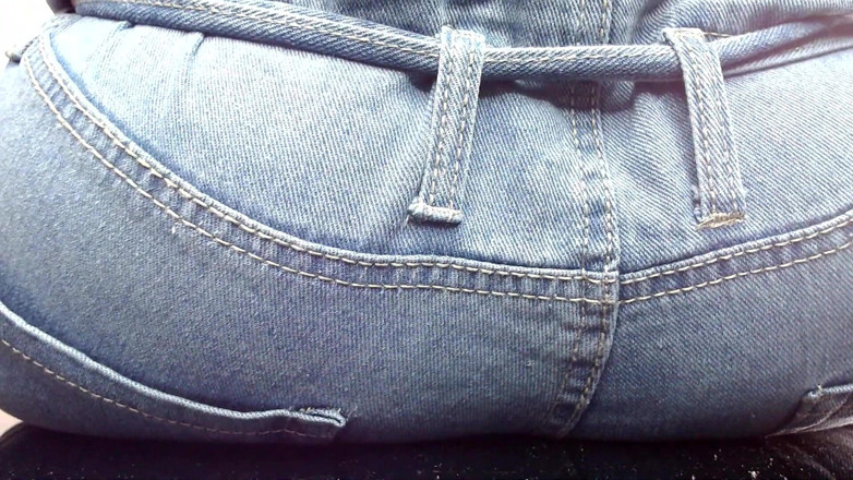 Maeling: Pisoteada em jeans e bunda