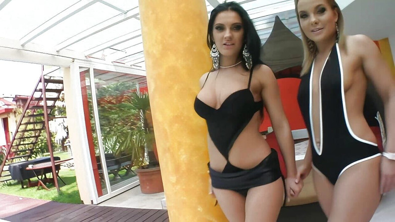 My Porn King: Gadis sange ini nyepong dua kontol raksasa sampai dicrot di...