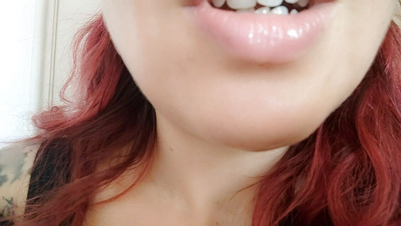 savannahamatoriale: Hermosa italiana con un vicio: diciendo cosas grosellas e escandalosas
