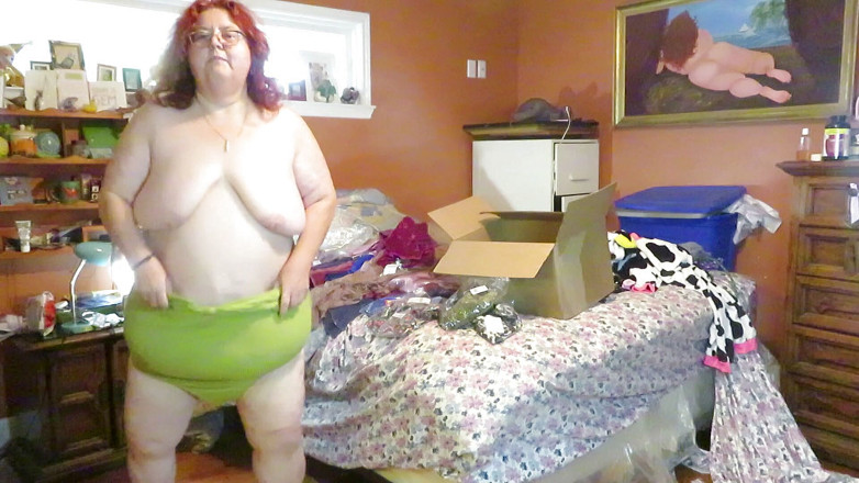 BBW nurse Vicki adventures with friends: शॉर्ट्स और ड्रेस के साथ नए बॉडी सूट आजमाना ताकि आप फिट बैठ सकें मुझे भाग 3 में वीडियो करना है