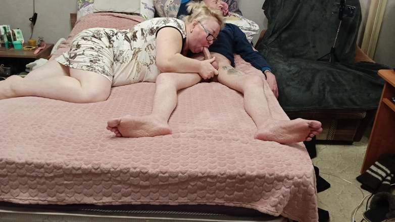 Zona901: 딥 오럴 후 사정을 간신히 삼켜버린 여자친구
