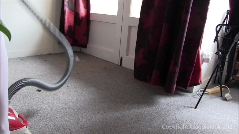 Claudia Kink: Aspirateur dans des collants blancs