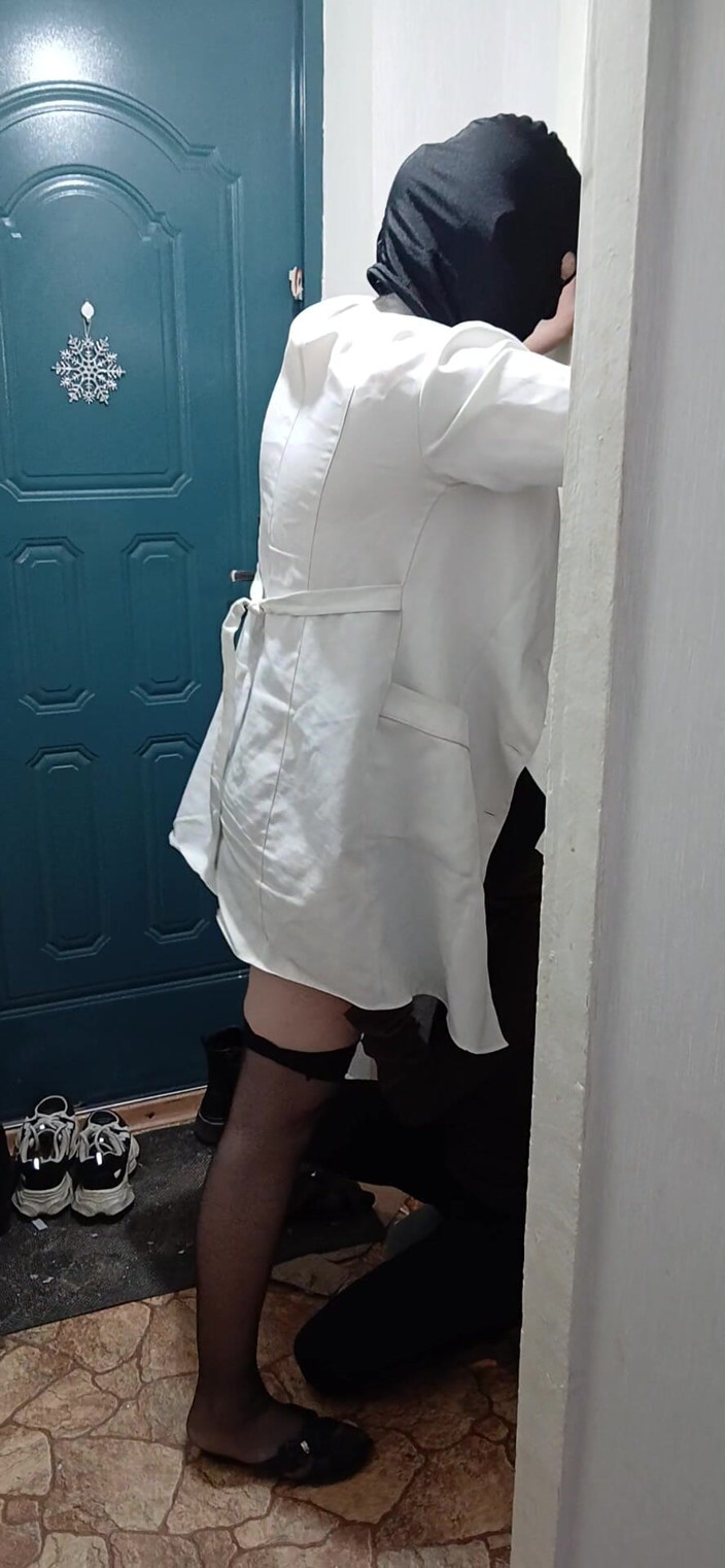 Lesbian-illusion: Milf lesbický doktor stříká do úst pacienta