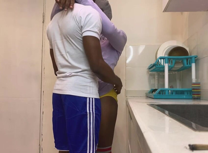 Stilesbhalifa1: Geile jungs vorspiel in der küche, allein zu hause 1