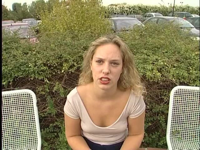 POV Orgasms: Söt blond brud blåser hård kuk utomhus