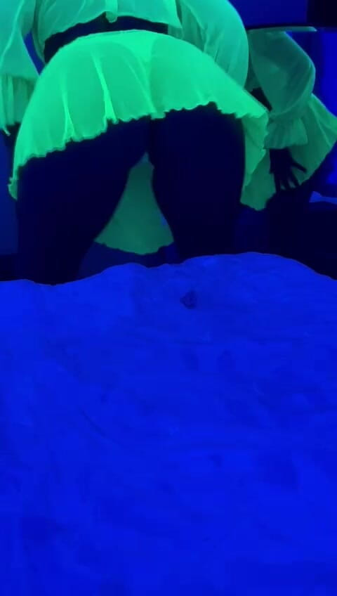 Caramela Sluty Wife: Neon lenjerie lenjerie Twerk twerking corp perfect cu fundul cur...
