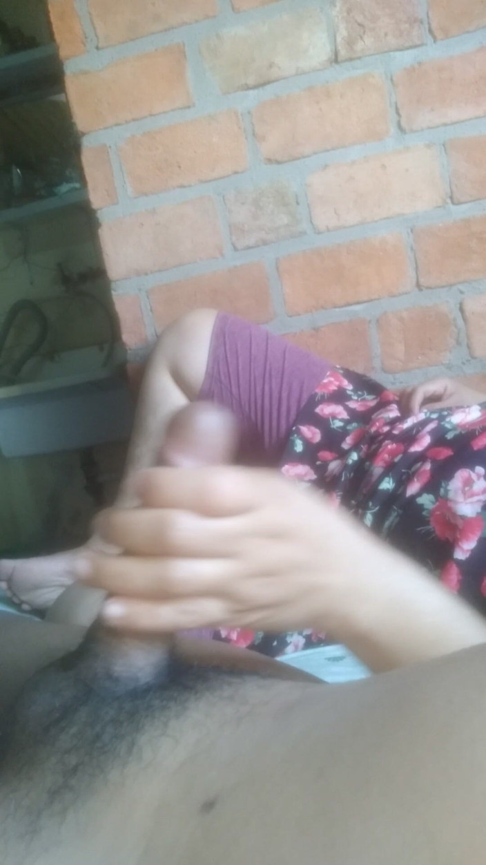 Eatrella j: Que Grande, Apenas Cabe En Mi Mano, Entonces Usa Tus...