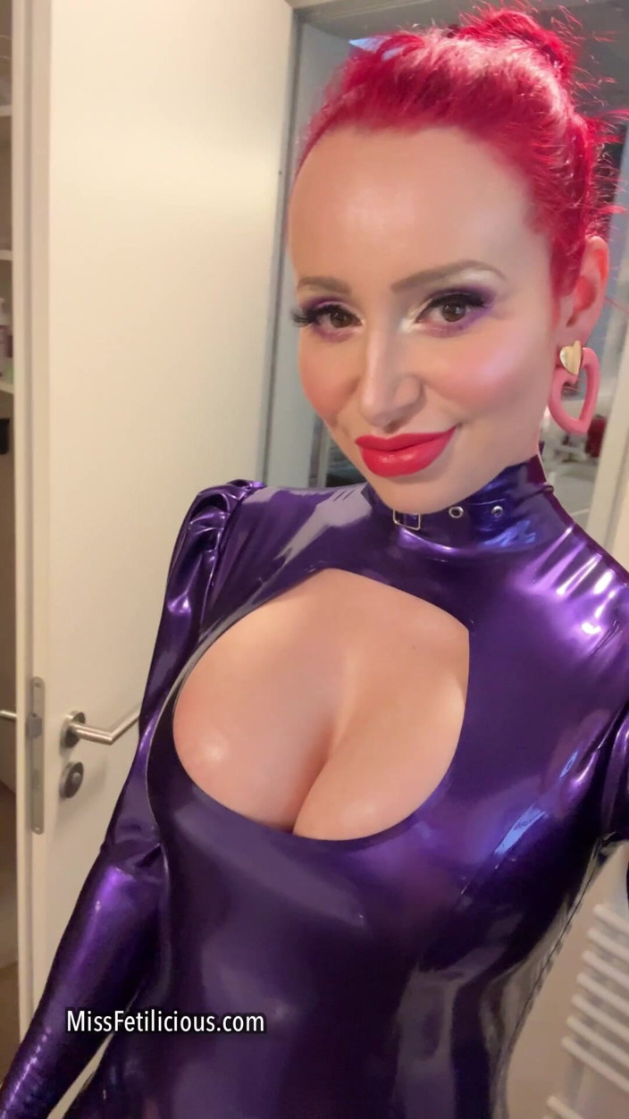 Miss_Fetilicious: Prima zi a balului german de fetișuri. Lasă-mă să te...