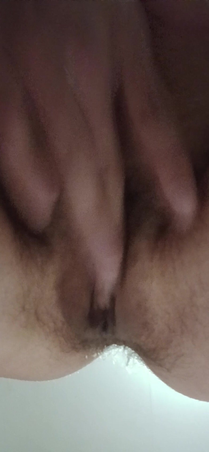 Lesbian-candys: Ma chatte poilue dégouline d’orgasme